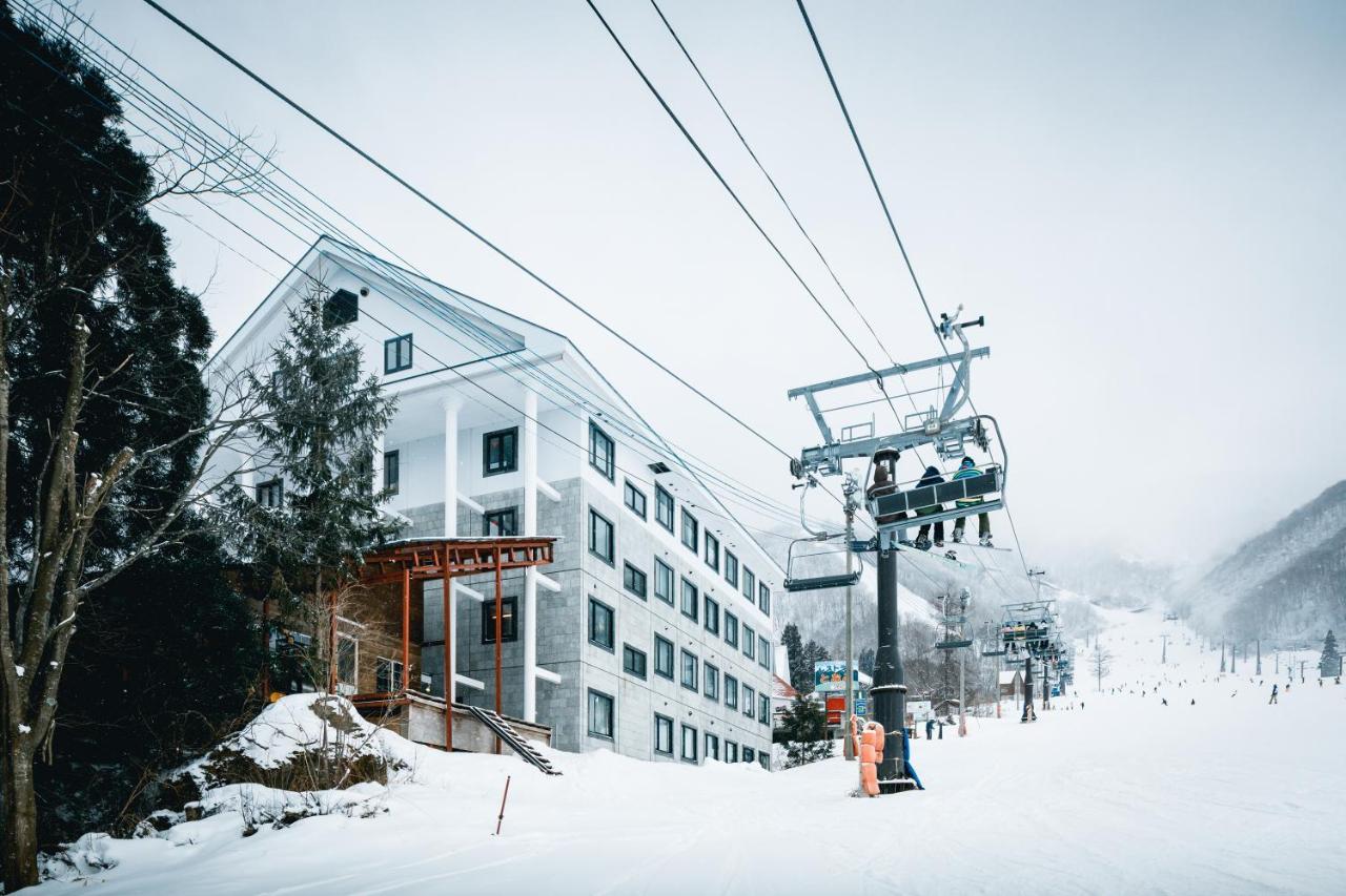 Tabist Condominium Hakuba Goryu Экстерьер фото